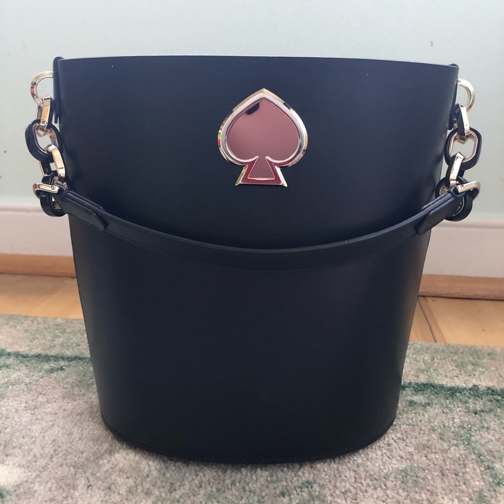 kate spade suzy small bucket bag (black)